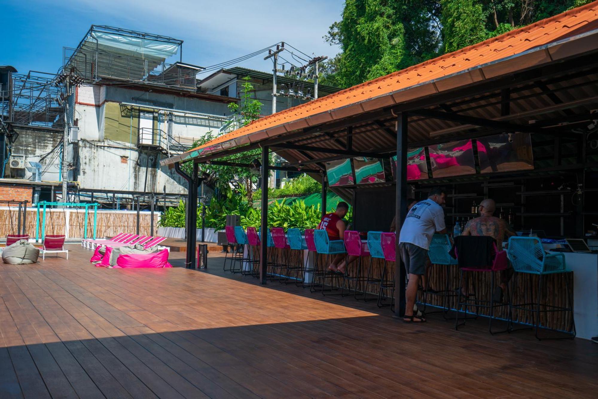 Base Party Hostel Ao Nang Extérieur photo