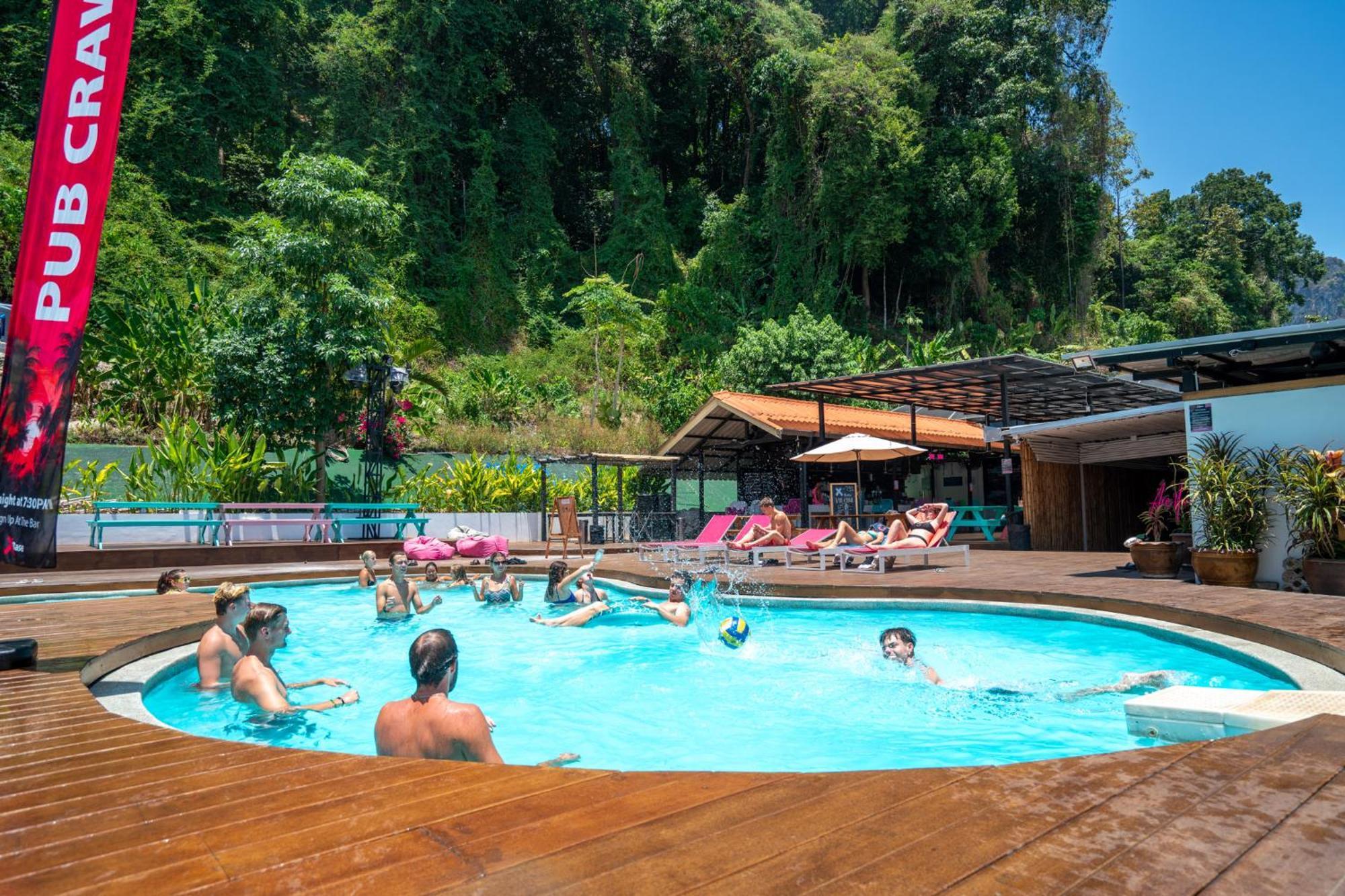 Base Party Hostel Ao Nang Extérieur photo